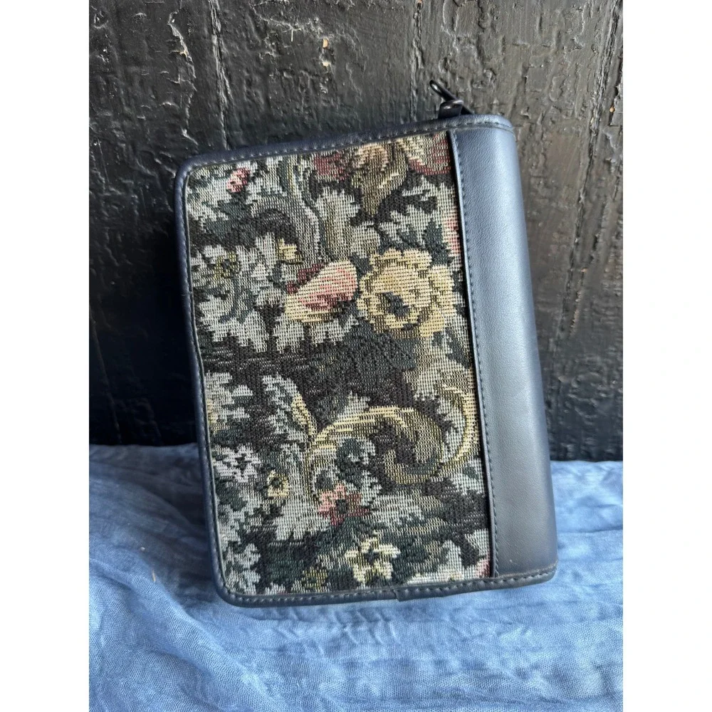 Vintage Apego Millennium Collection Floral Tapestry Zippered 6 Ring Organizer